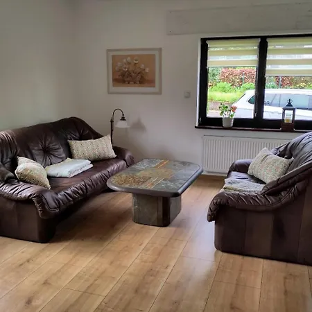 - Im Parterre Und Obergeschoss Apartment