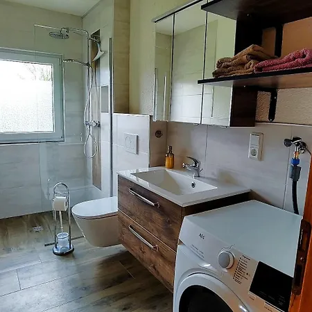 - Im Parterre Und Obergeschoss Apartment *
