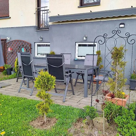 - Im Parterre Und Obergeschoss Apartment